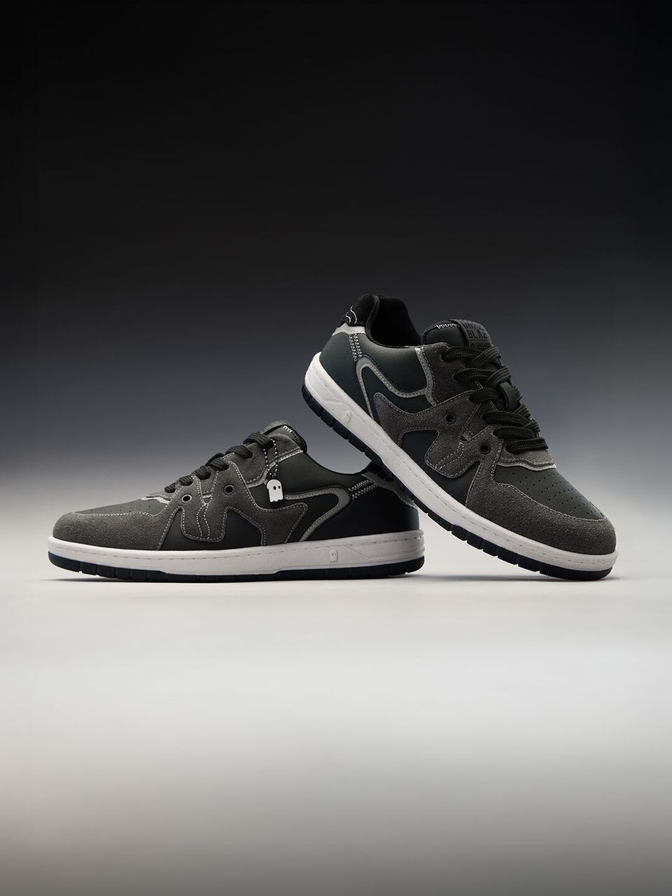 Unisex Low-Top Streetwear Sneakers – Black & Grey Casual Lace-Up Shoes