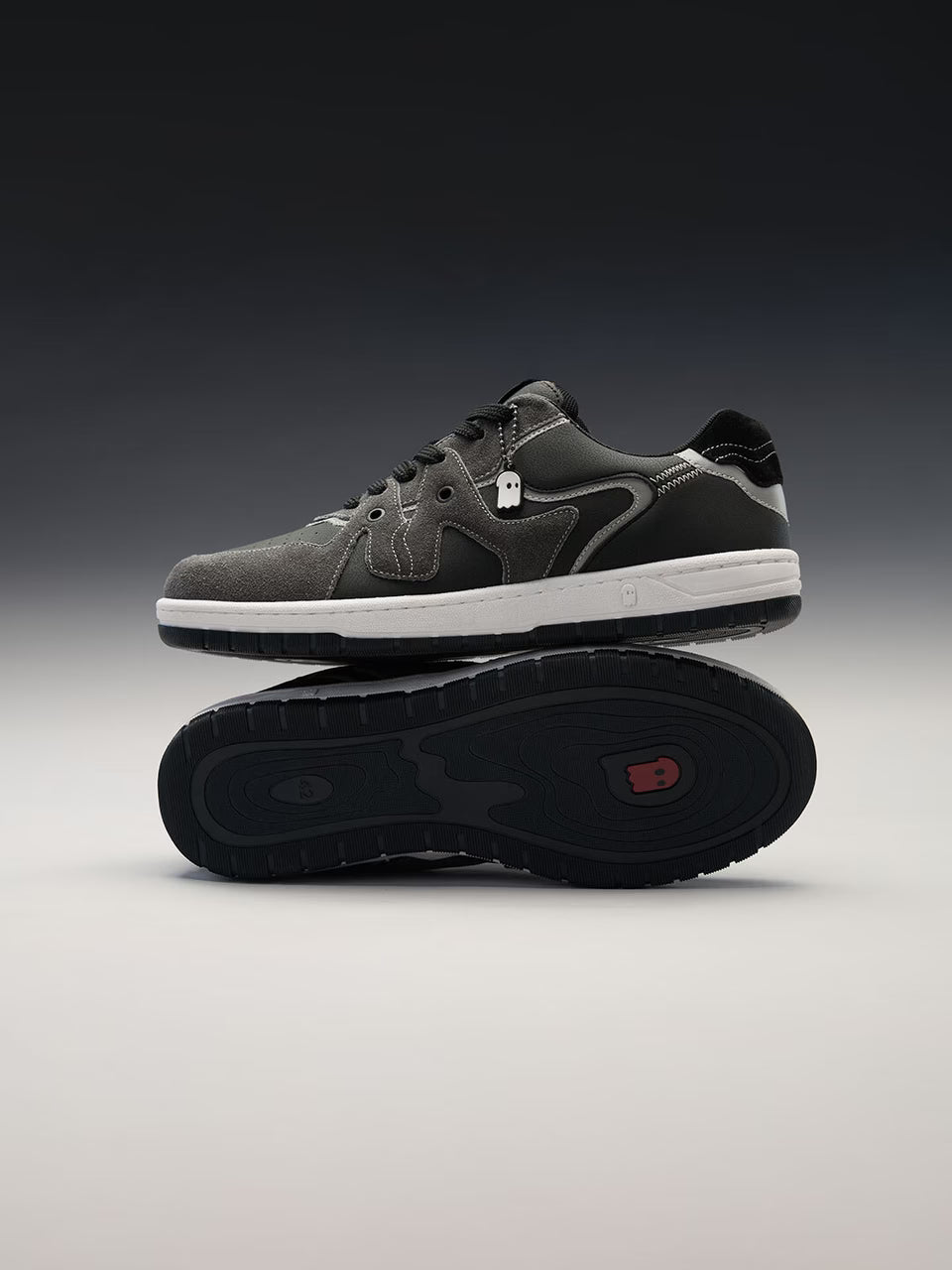 Unisex Low-Top Streetwear Sneakers – Black & Grey Casual Lace-Up Shoes